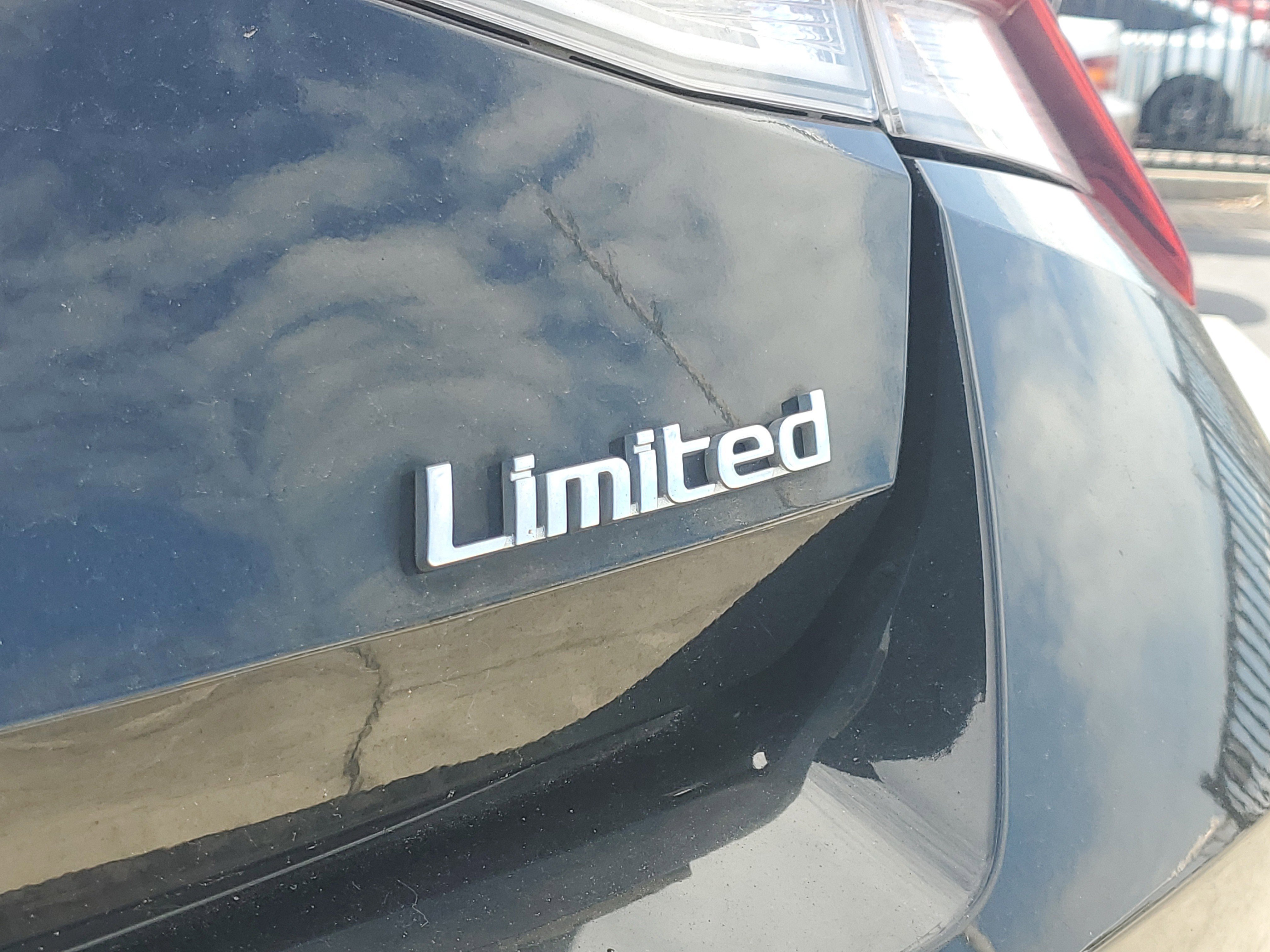 Used 2021 Phantom Black Hyundai Limited image 8