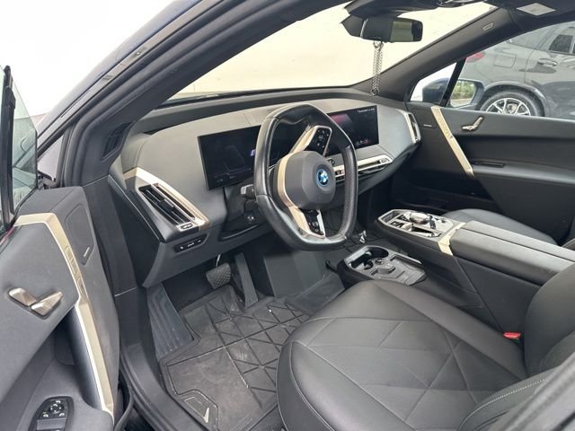 Used 2022 Blue Metallic BMW xDrive50 image 2