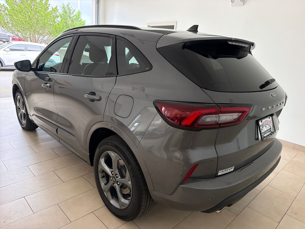 Used 2023 Gray Ford ST-Line image 5