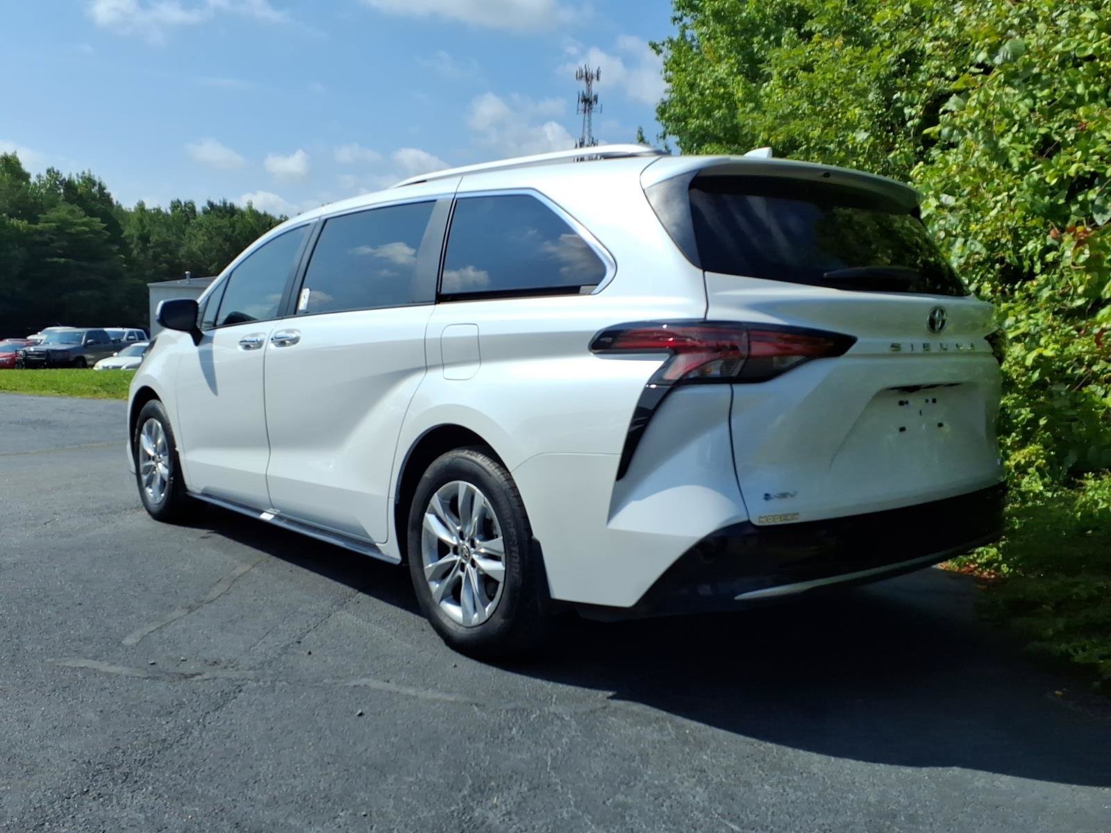 Used 2026 Wind Chill Pearl Toyota Limited image 3