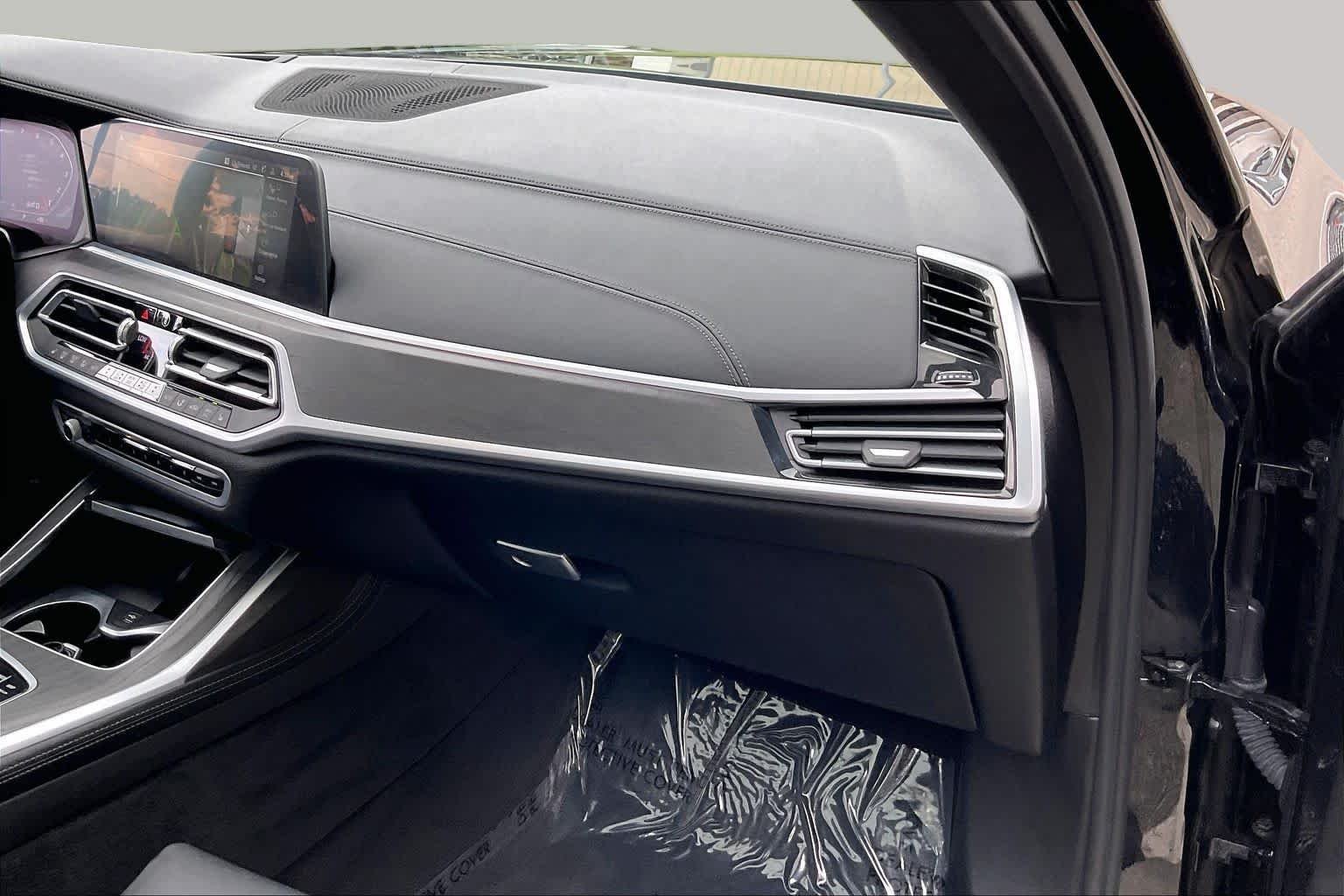 Used 2022 Black Sapphire Metallic BMW M50i image 18