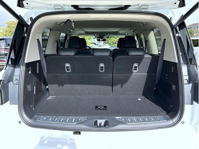 New 2026 RADIANT WHITE INFINITI Pure 4WD image 9