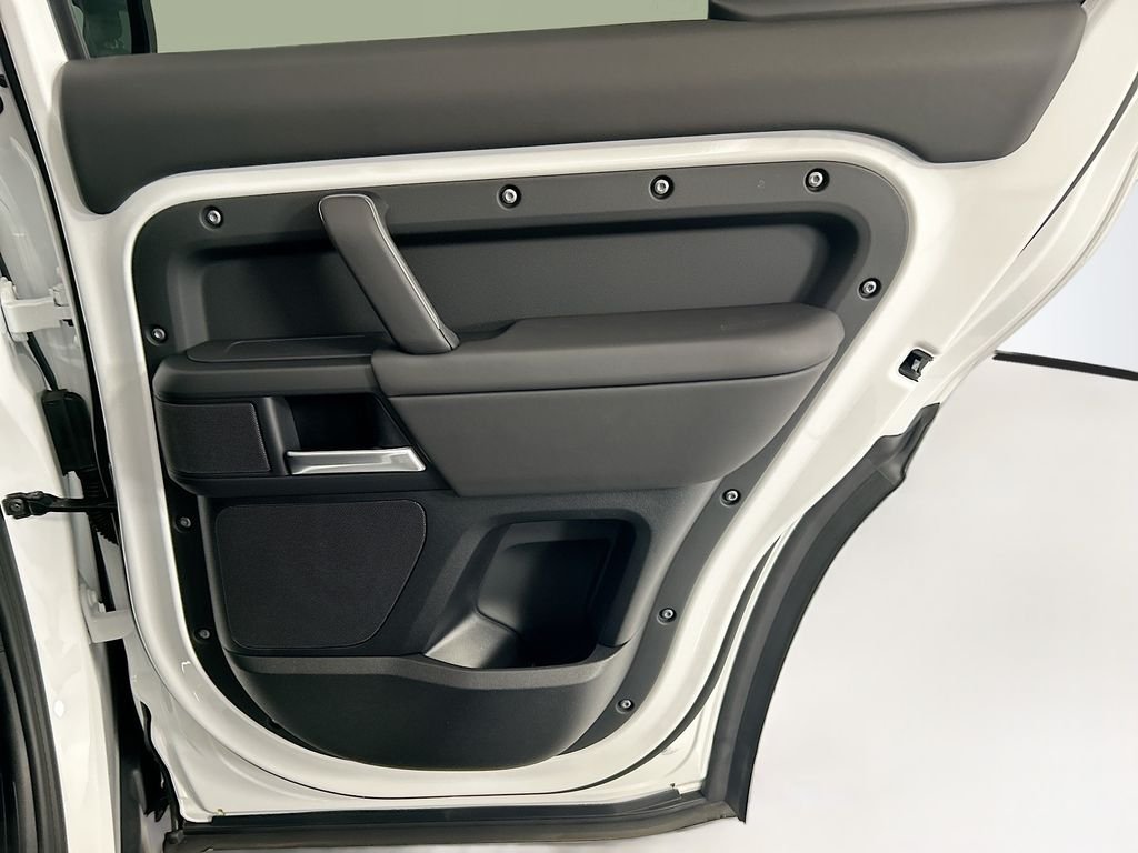 New 2026 Fuji White Land Rover X-Dynamic SE image 26