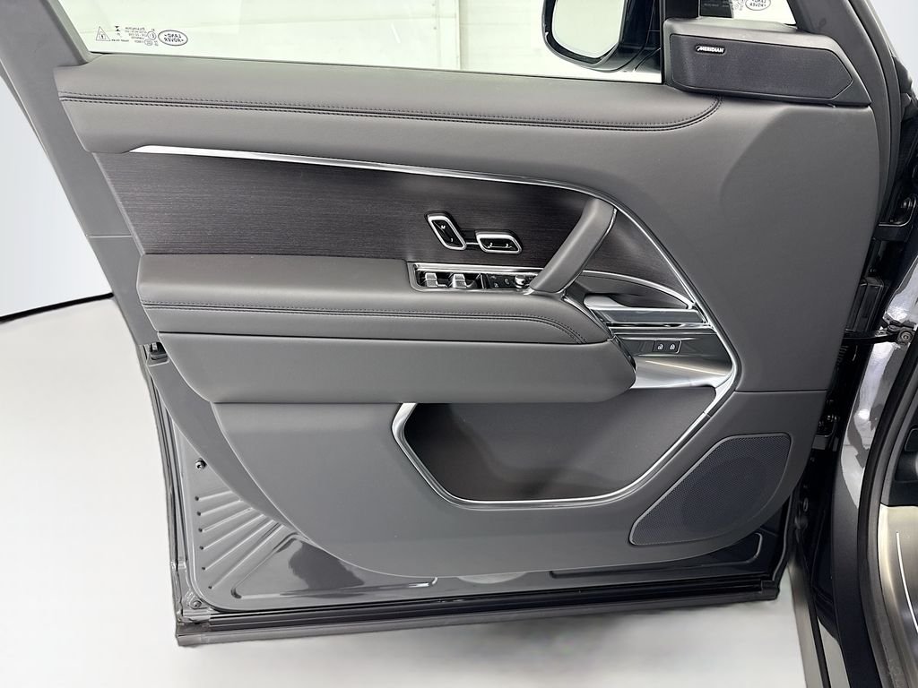 New 2026 Carpathian Gray Premium Metallic Land Rover SE image 23