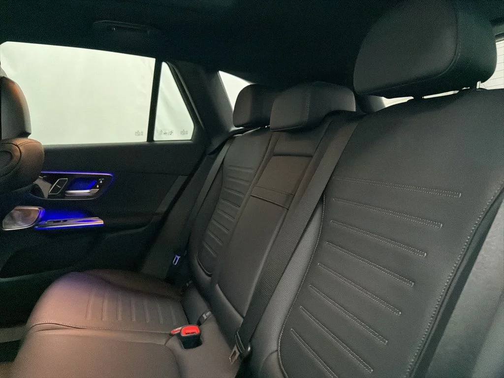 Used 2026 White Mercedes-Benz GLC 300 image 18