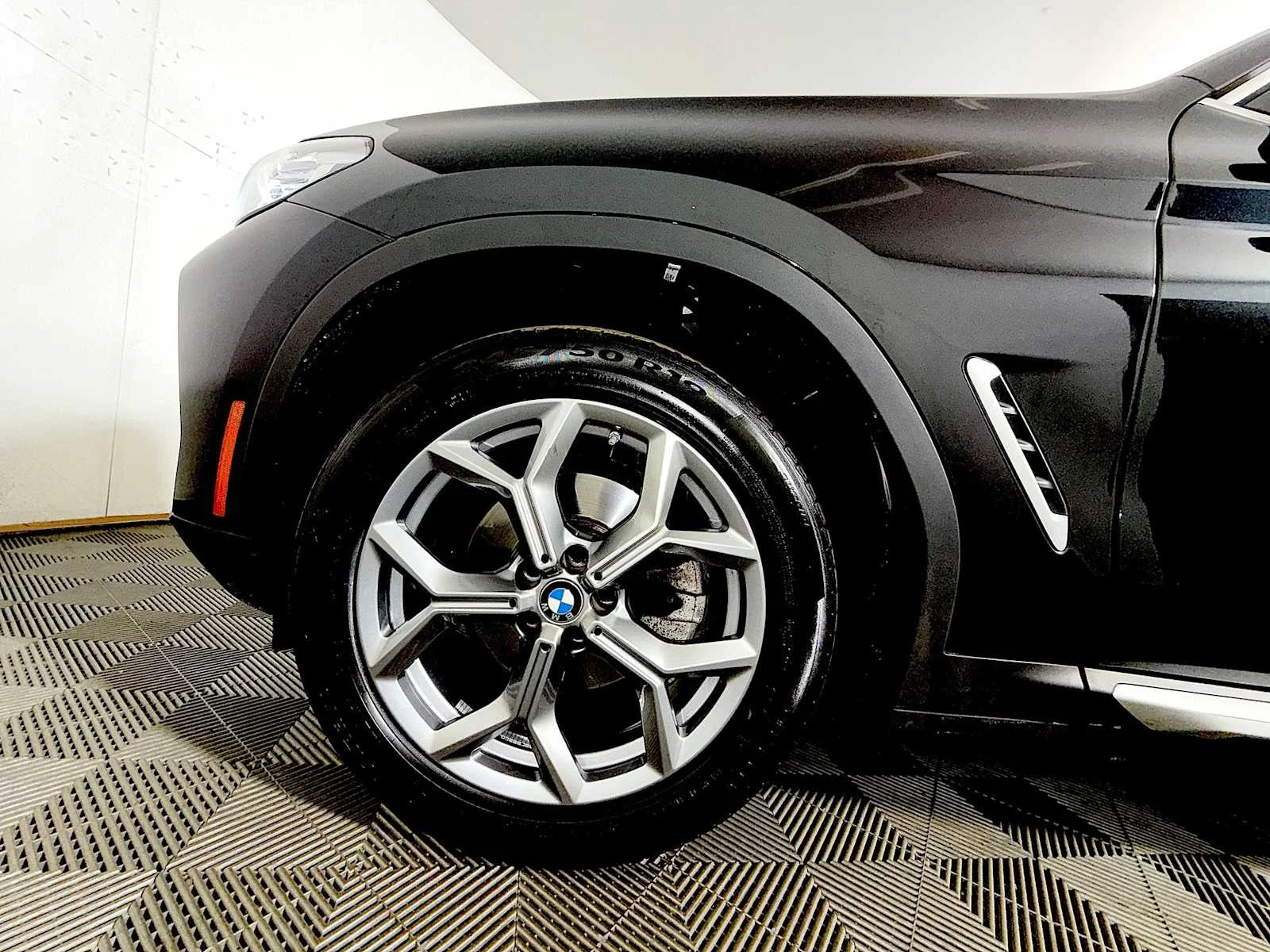 Used 2023 Black Sapphire Metallic BMW xDrive30i image 8