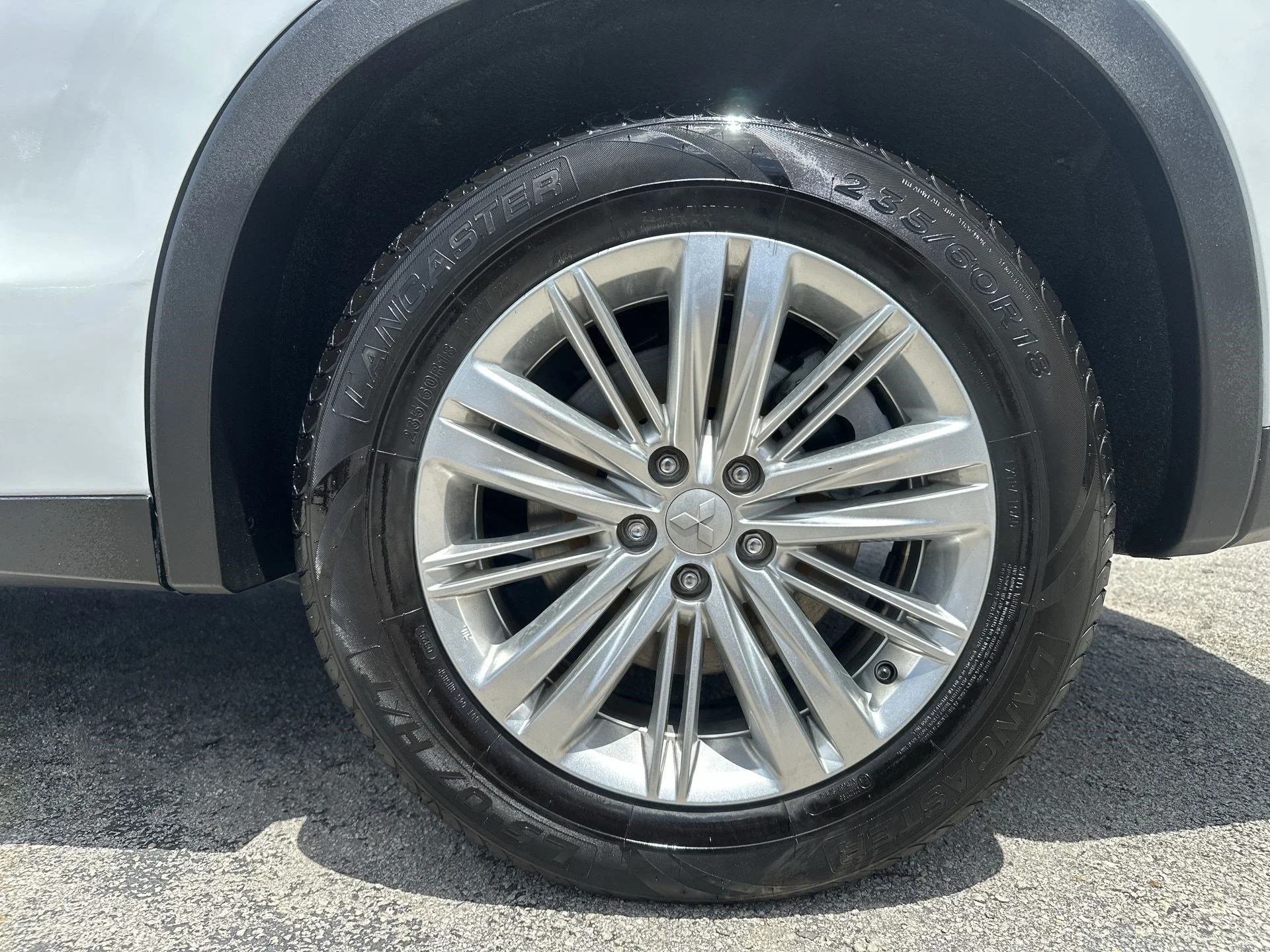 Used 2023 White Mitsubishi ES image 18