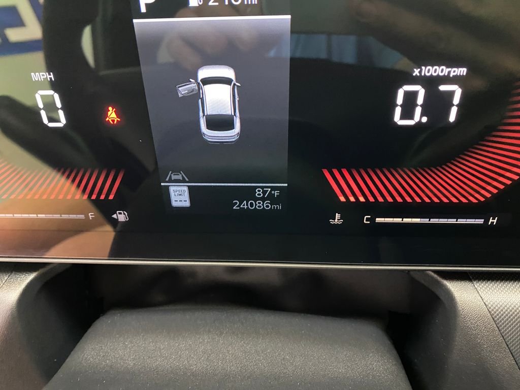 Used 2025 White Kia LXS image 35