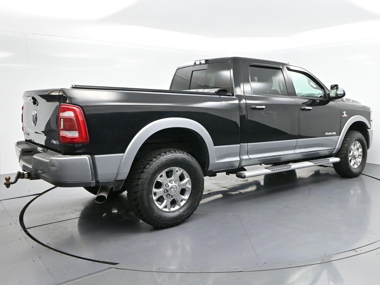 Used 2021 Diamond Black Crystal Pearlcoat Ram Laramie image 7