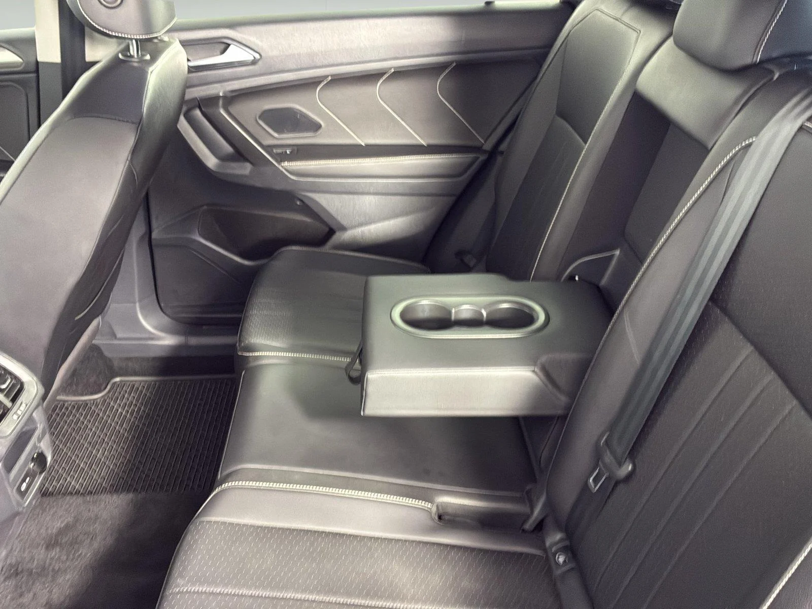 Used 2023  Volkswagen SE image 21