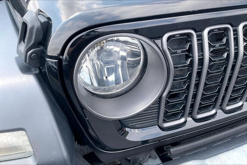 Used 2024 Black Jeep Sport S image 28