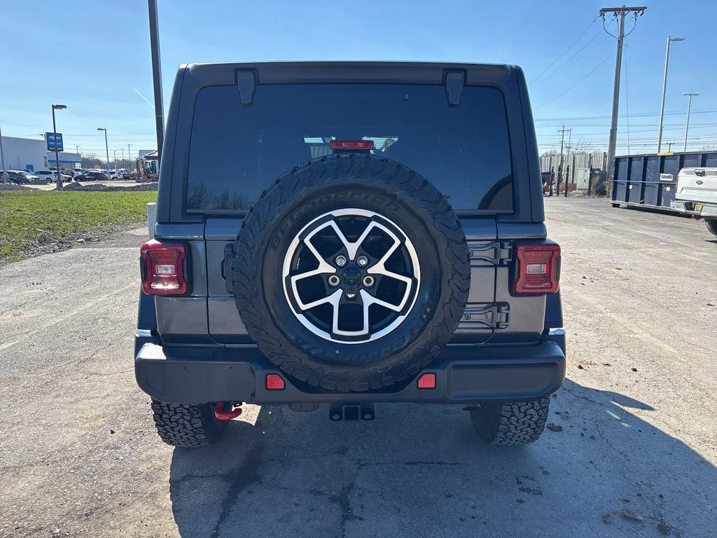 Used 2025  Jeep Rubicon image 6