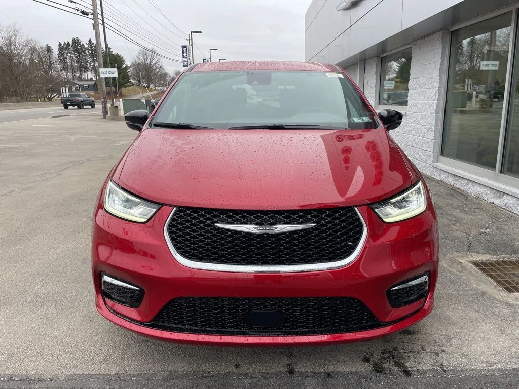 New 2026 Red Hot Pearl-Coat Exterior Paint Chrysler Select image 5