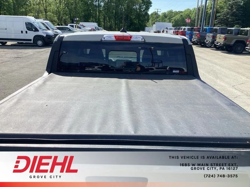 Used 2024  Ford Lariat image 12