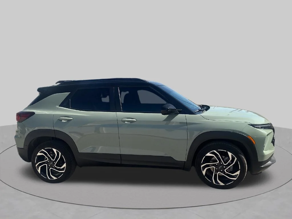 Used 2024 Green Chevrolet RS image 37