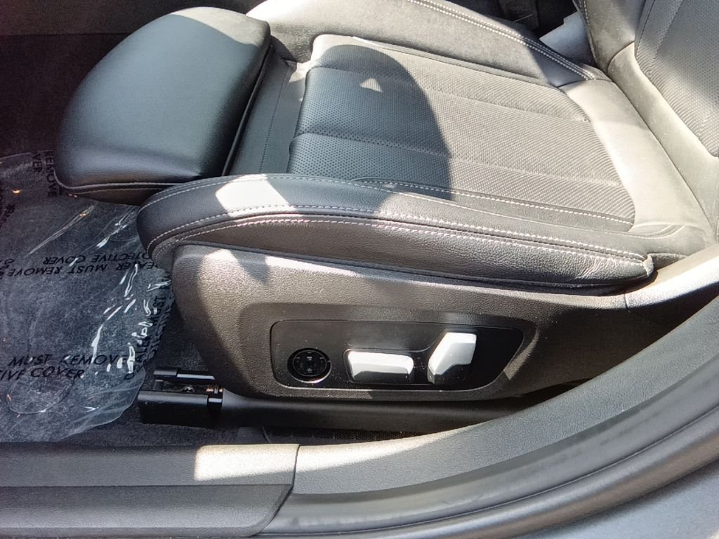 Used 2022 Mineral Grey Metallic BMW 330i xDrive image 10