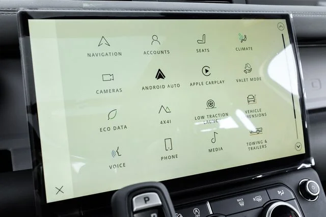 New 2026 White Land Rover X-Dynamic SE image 37