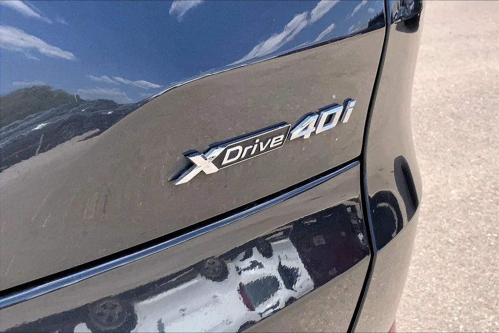 Used 2023 Gray BMW xDrive40i image 24
