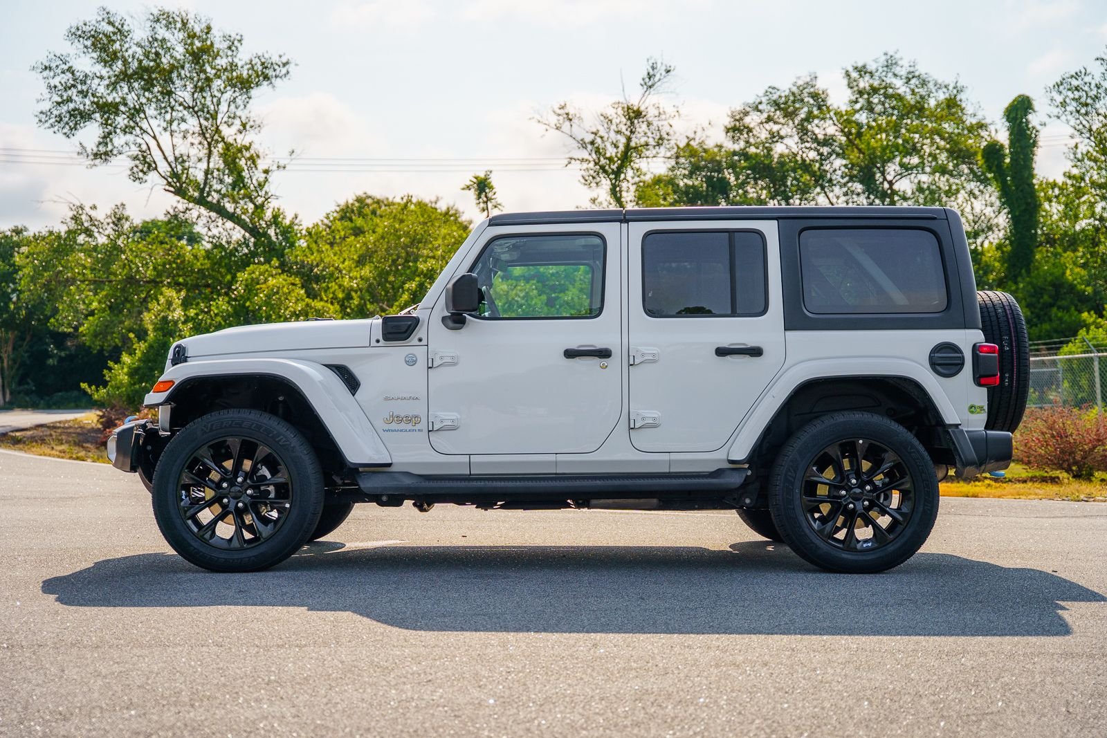 Used 2023 White Jeep Sahara 4xe image 3