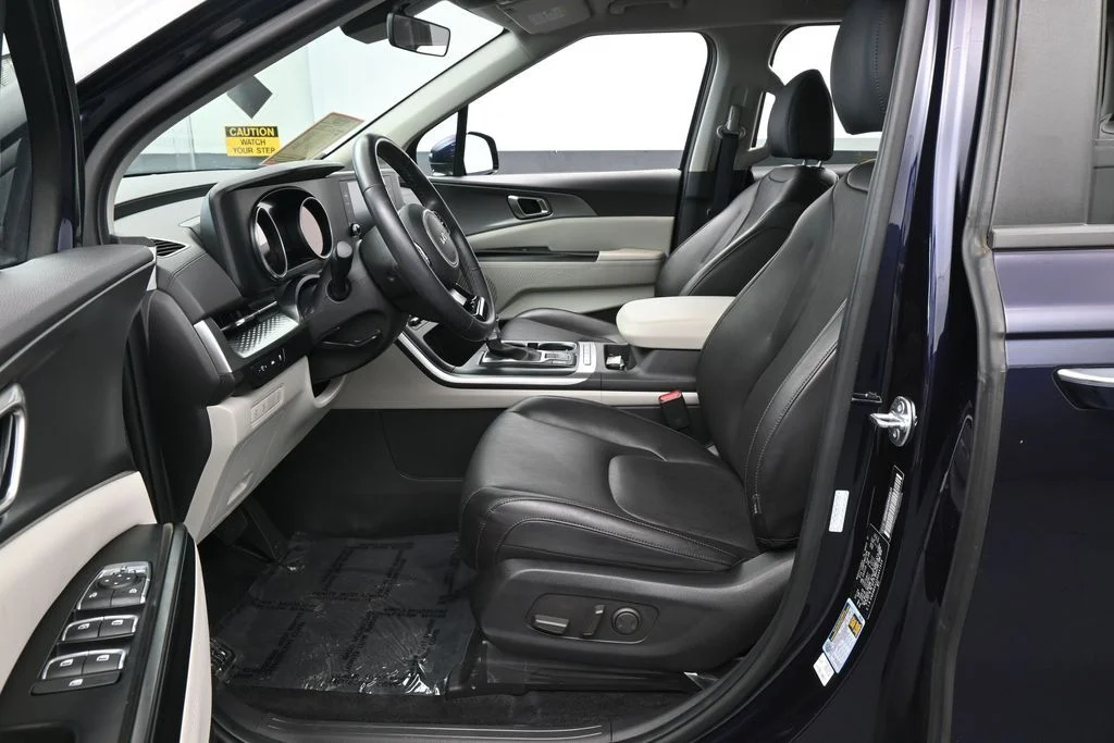 Used 2024 Deep Chroma Blue Kia LX image 10