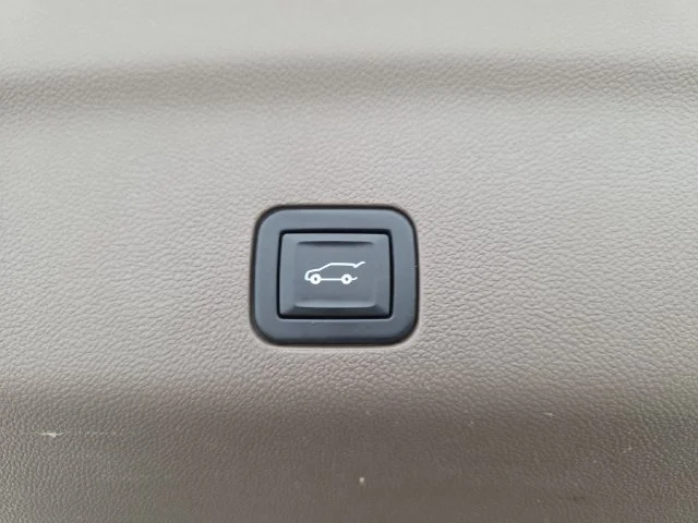 Used 2021 White GMC Denali image 34