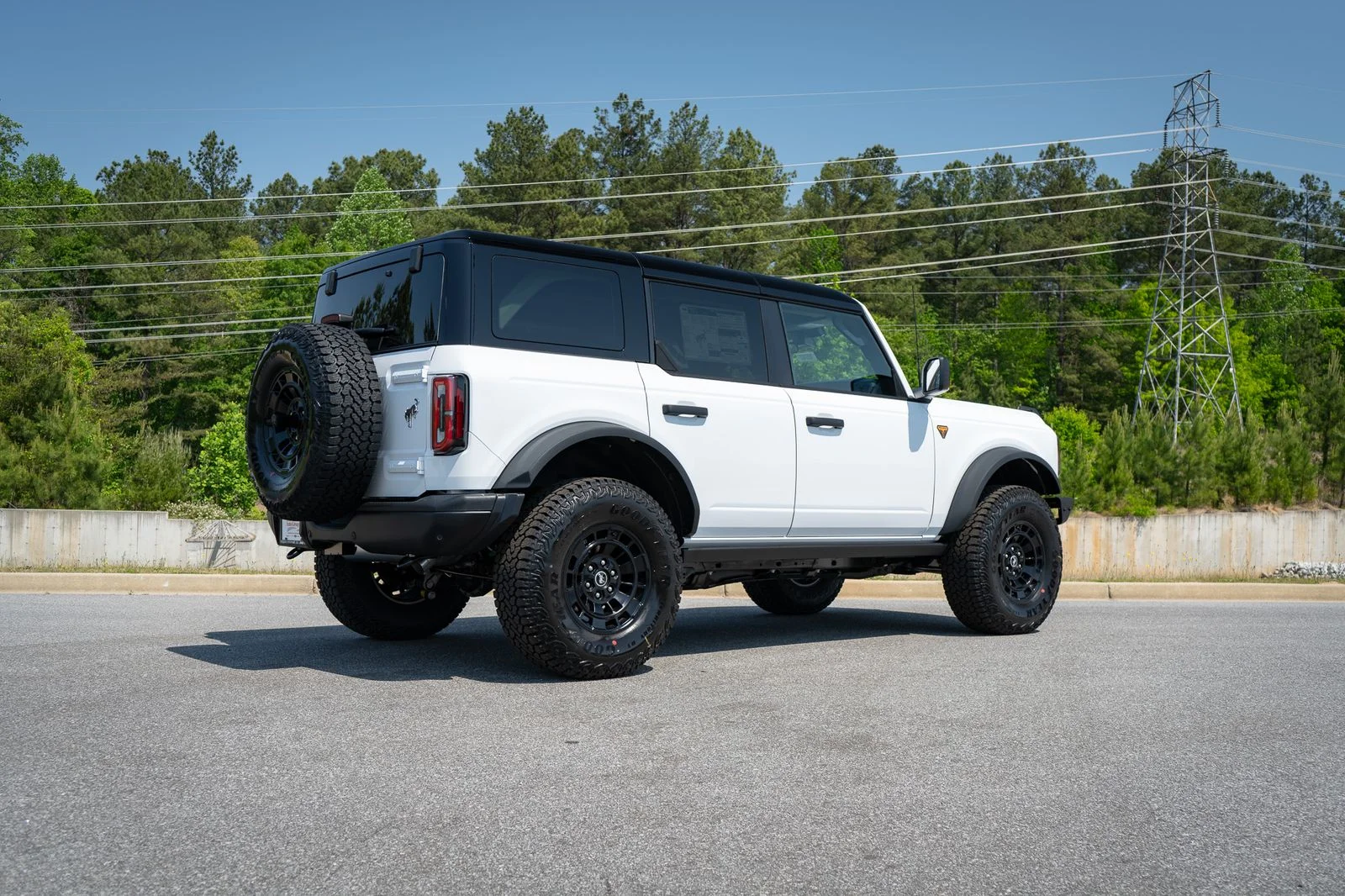 New 2026 Oxford White Ford Badlands® image 17