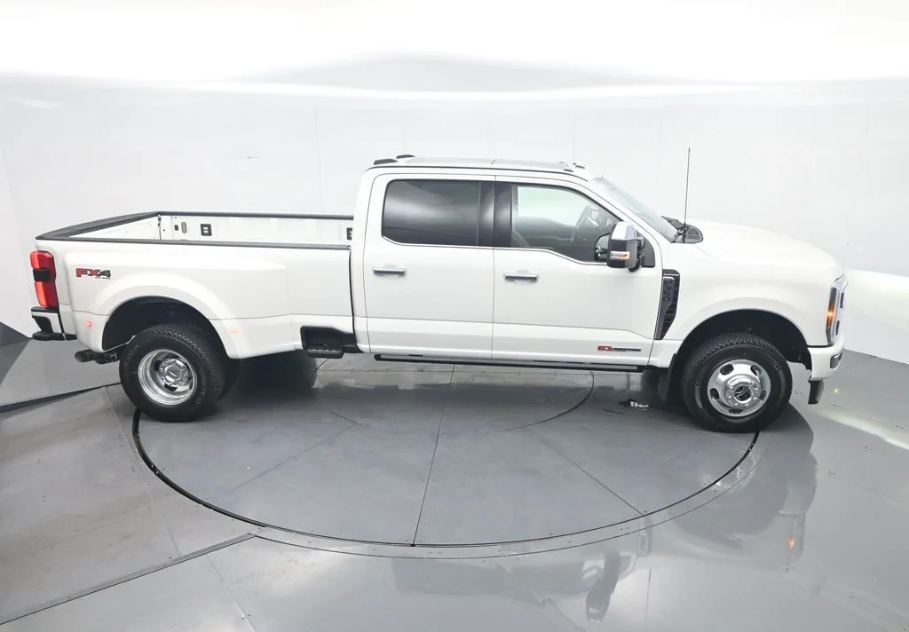 New 2026 Star White Metallic Tri-Coat Ford F-350® Platinum® image 27