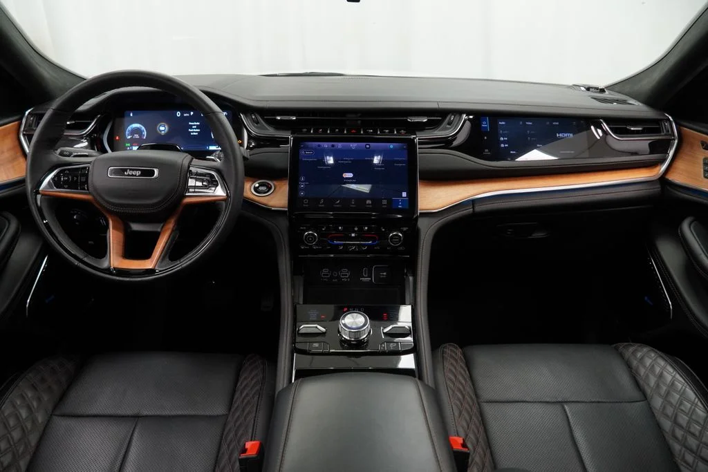 Used 2025 White Jeep Summit Reserve image 29