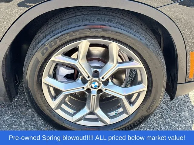 Used 2022 Black BMW sDrive30i image 12