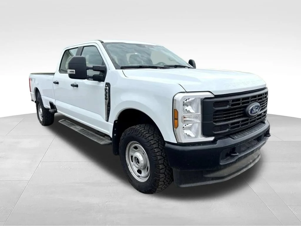 Used 2024 White Ford XL image 3