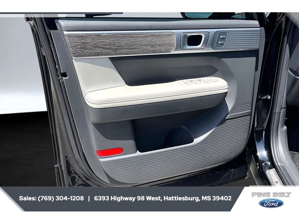Used 2025 Phantom Black Hyundai Calligraphy image 18