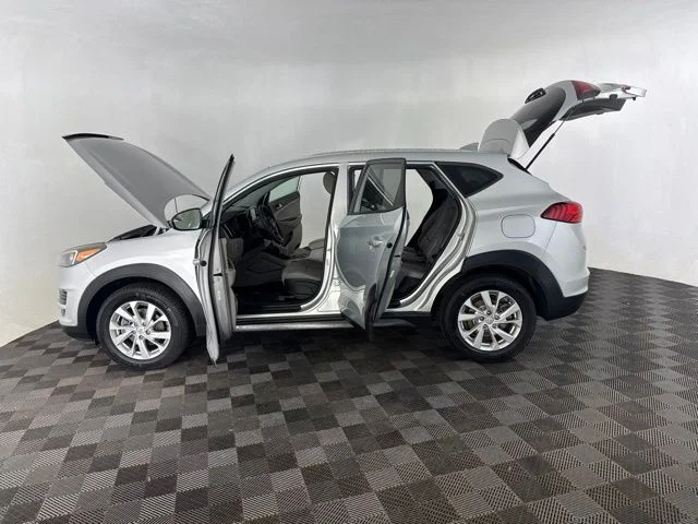 Used 2019 Silver Hyundai SE image 9