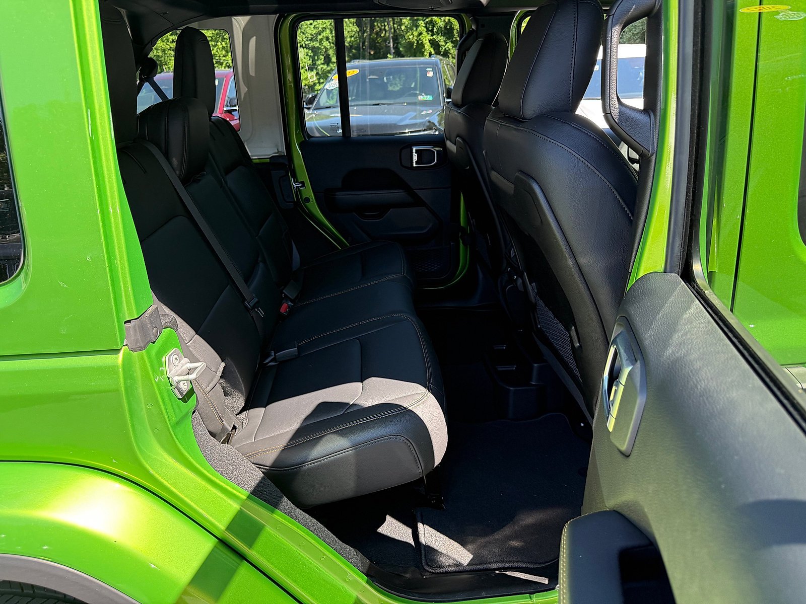 Used 2026 Mojito Clearcoat Jeep Sahara image 14