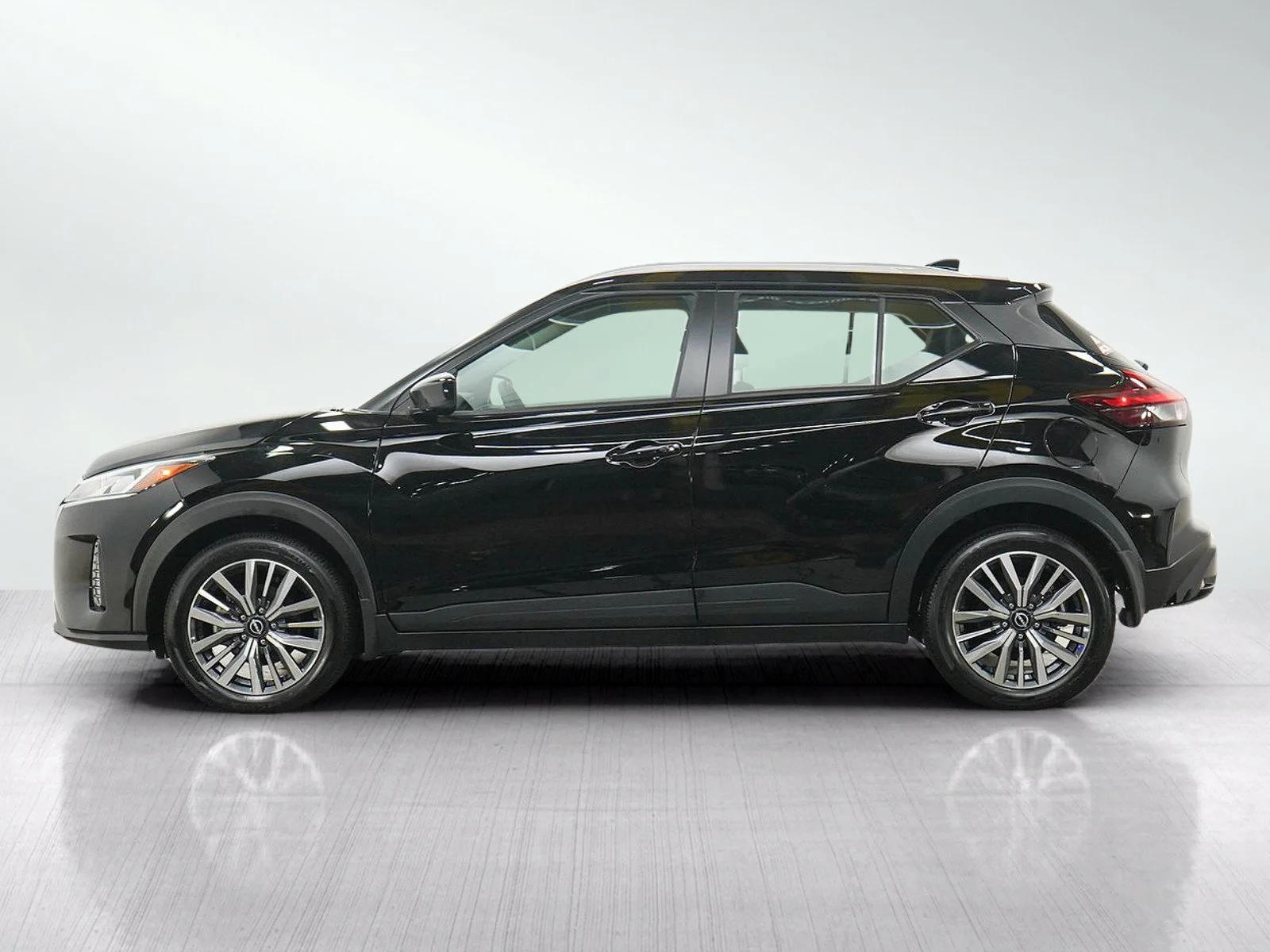 Used 2023 Nissan Kicks SV with VIN 3N1CP5CVXPL519019 for sale in Minneapolis, Minnesota