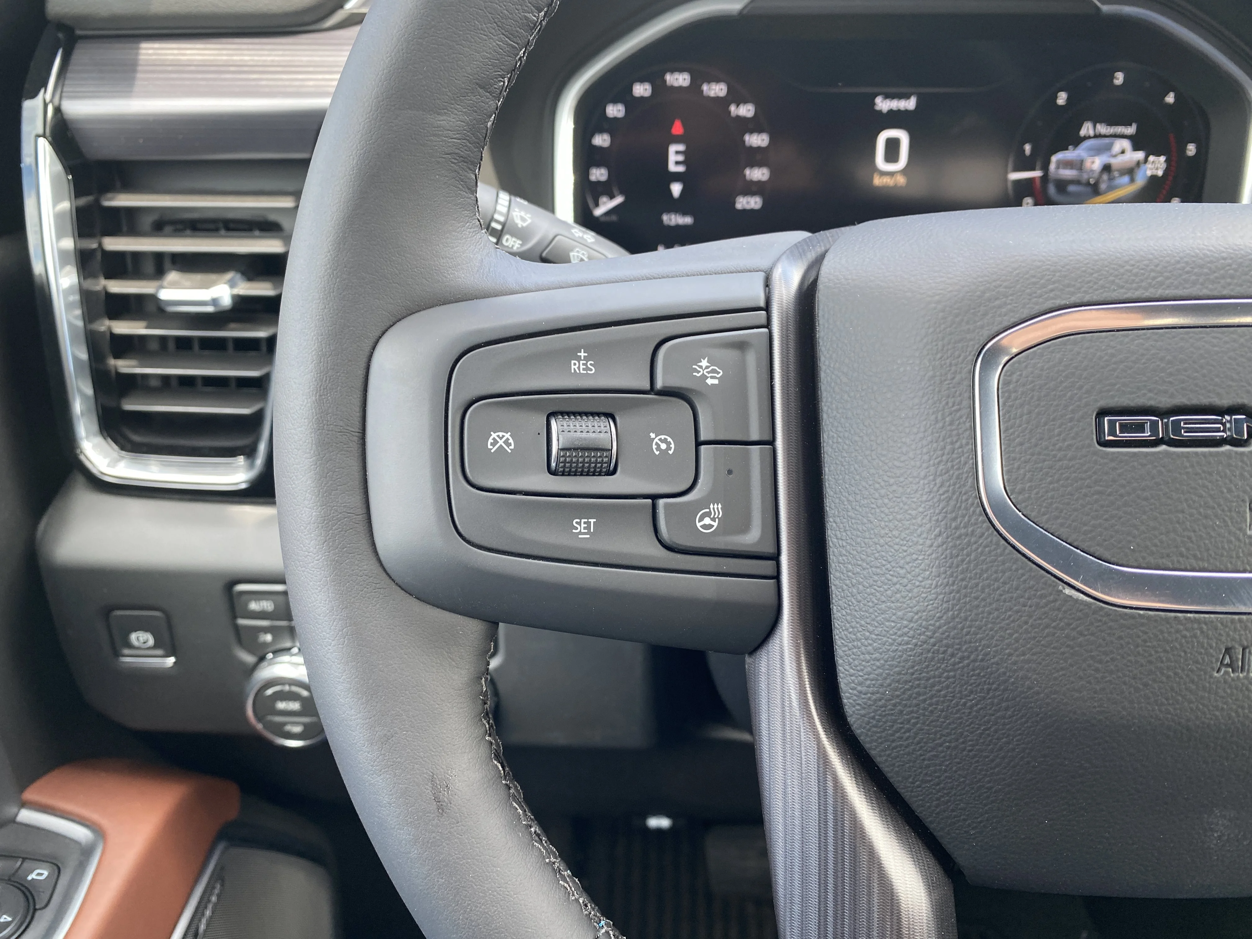 New 2026 GLACIER WHITE TRICOAT GMC Denali Ultimate image 17