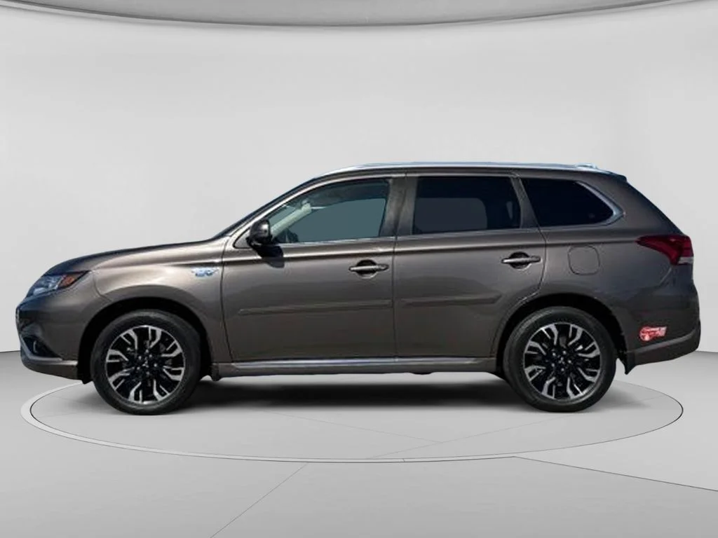 Used 2018  Mitsubishi SEL image 9