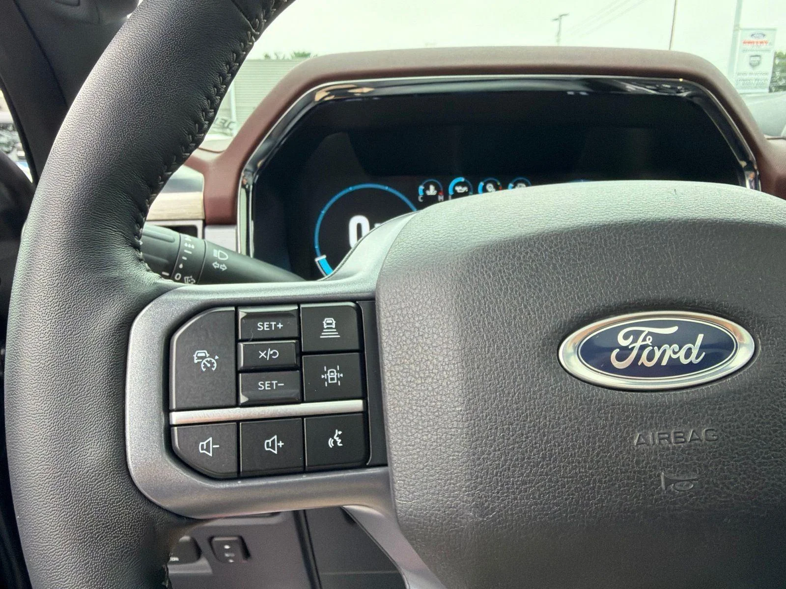 Used 2023 Agate Black Metallic Ford LARIAT image 17