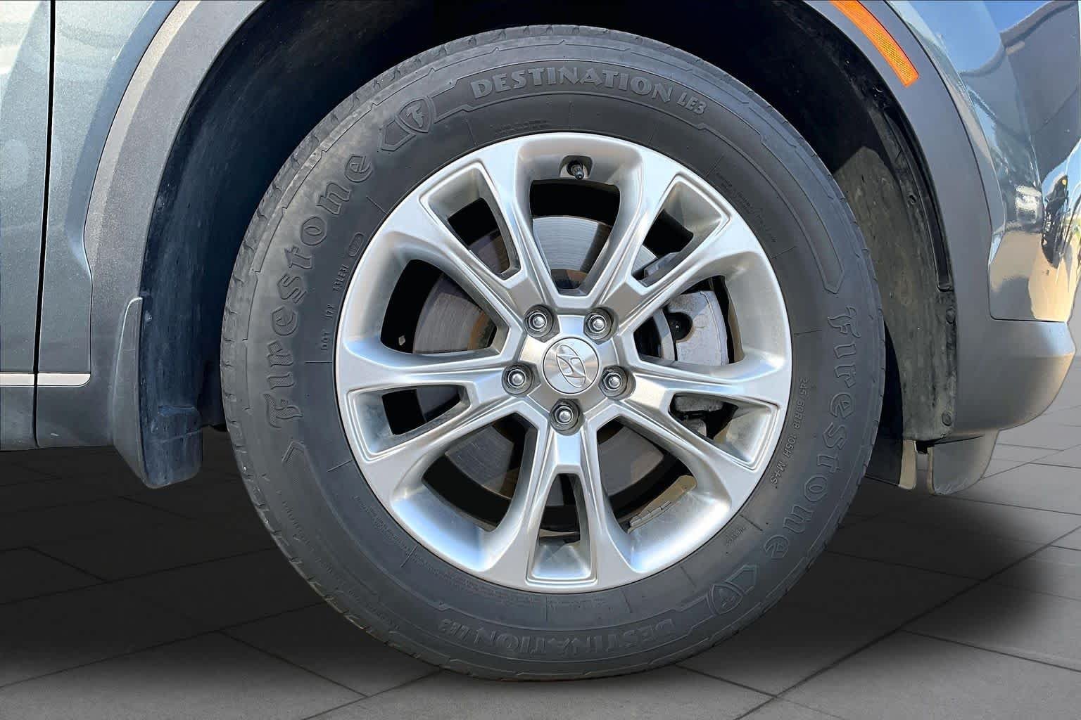 Used 2021 Steel Graphite Hyundai SE image 11
