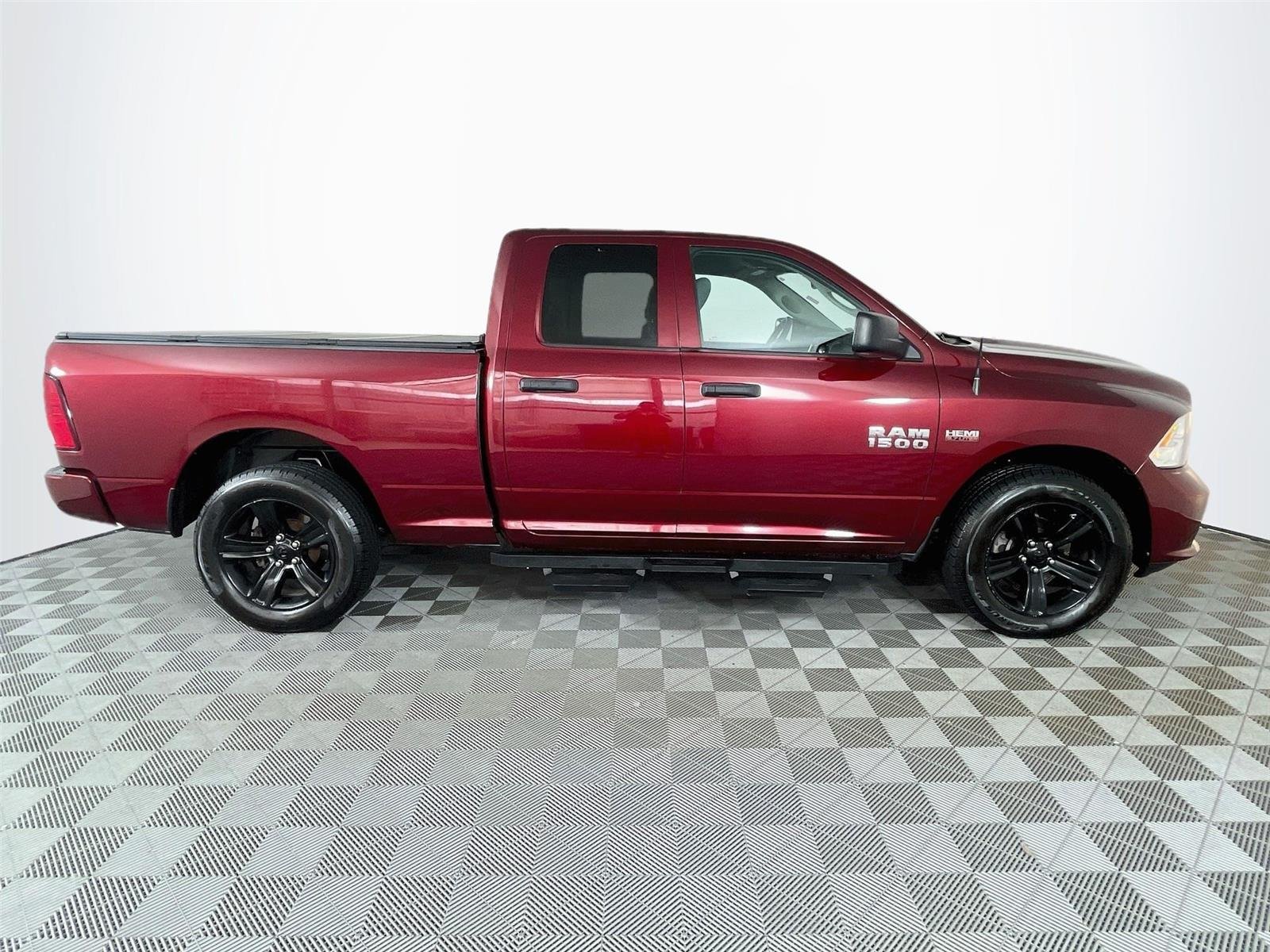 Used 2017 Delmonico Red Pearlcoat Ram Express image 10