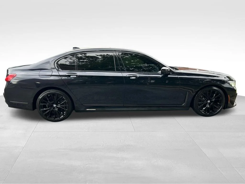Used 2021 Black BMW 740i image 7