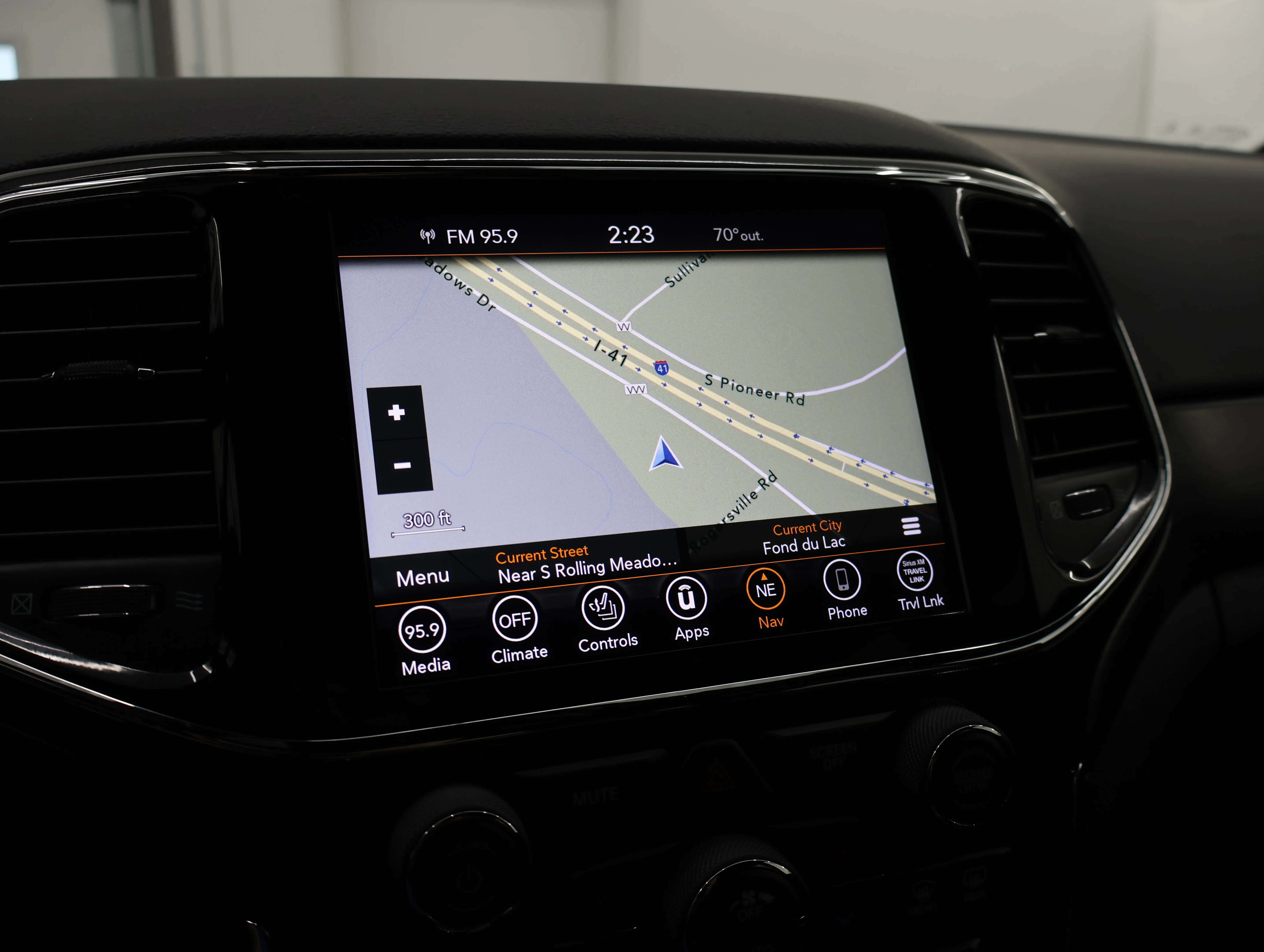 Used 2020 Sting-Gray Clearcoat Jeep Altitude image 11
