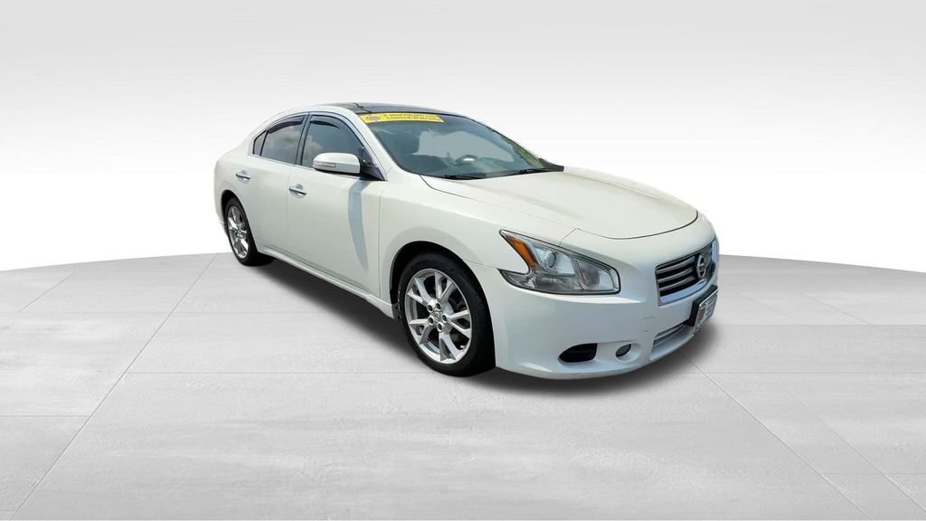Used 2013 Pearl White Nissan 3.5 SV image 9