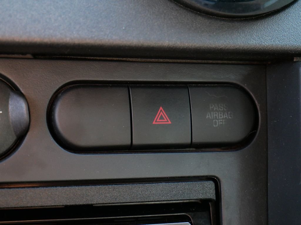 Used 2006  Ford V6 Premium image 25