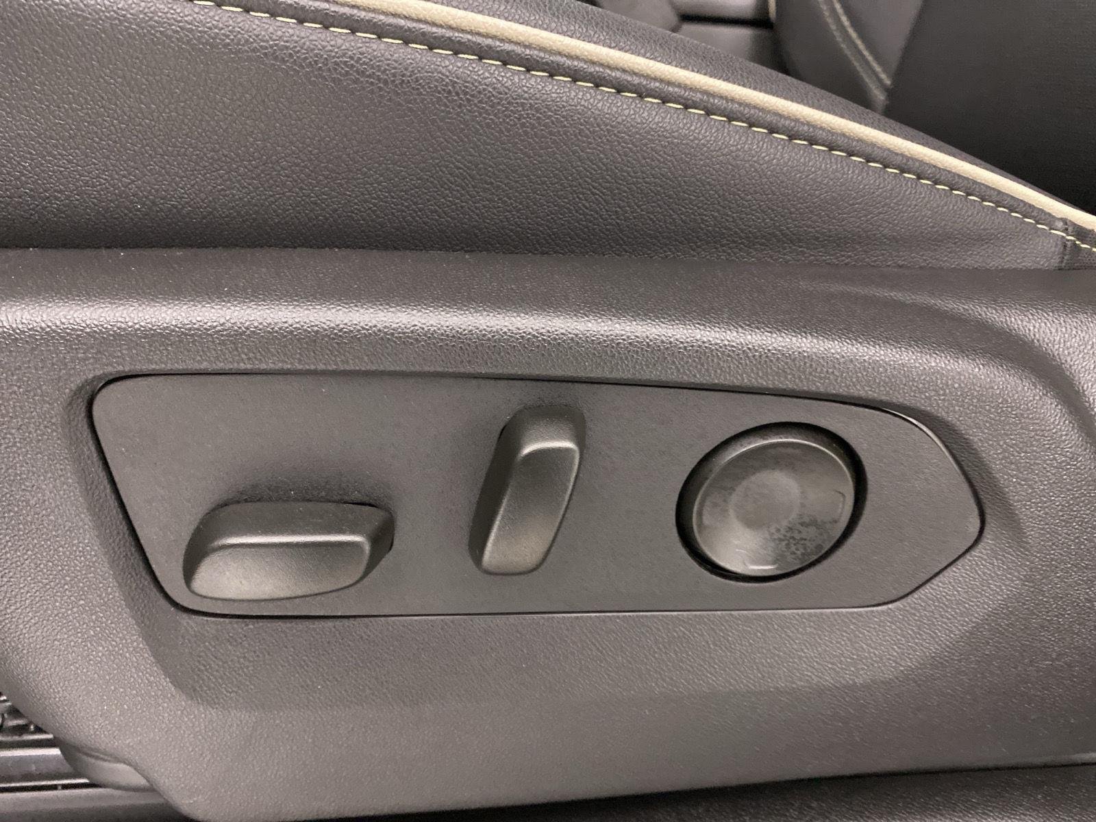 Used 2025 Summit White GMC Elevation image 14