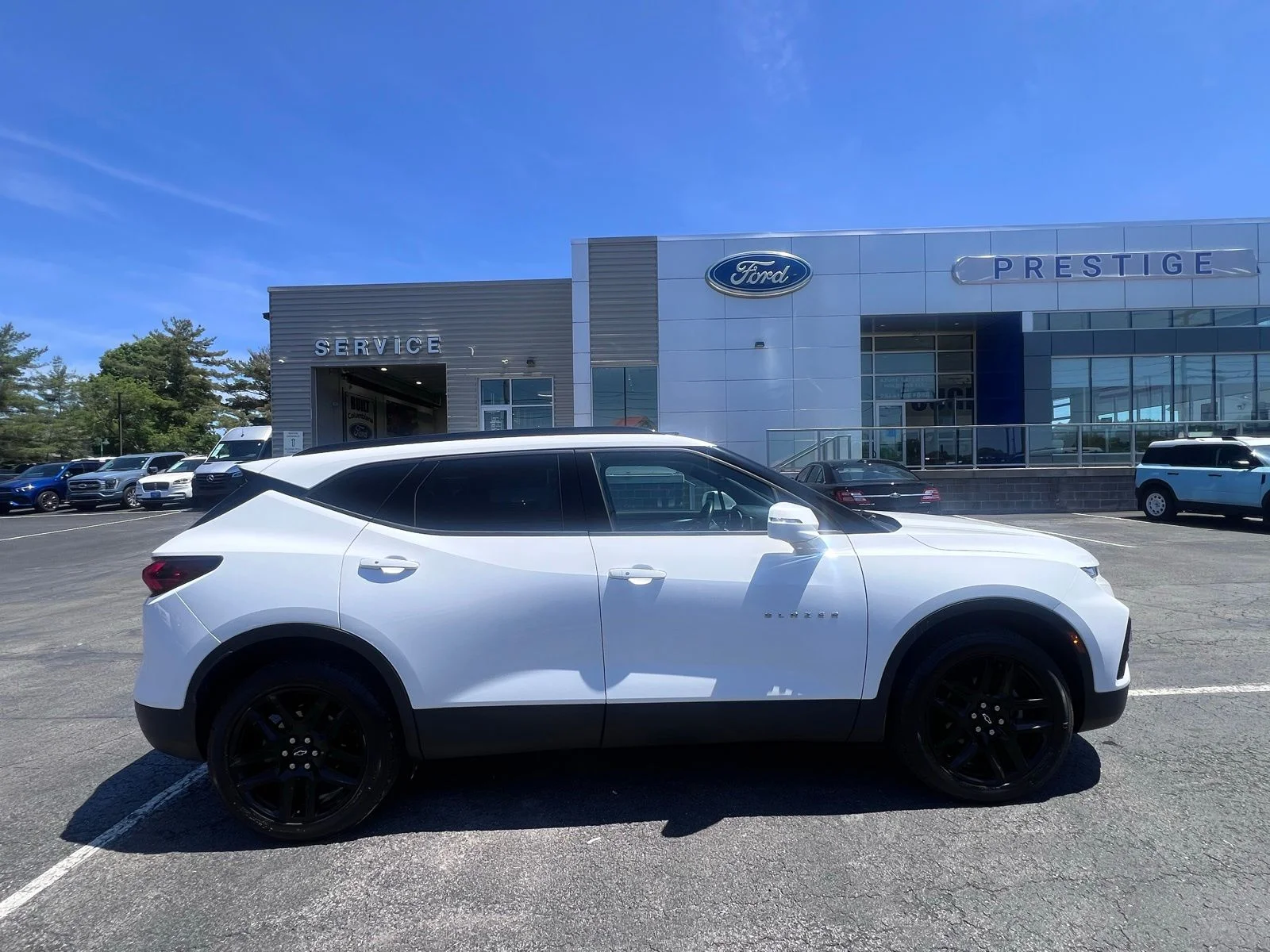 Used 2019 Summit White Chevrolet Base image 9