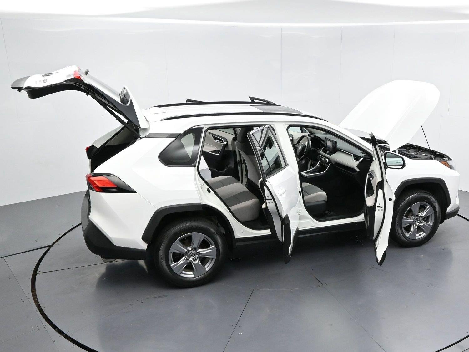 Used 2022 White Toyota XLE image 43