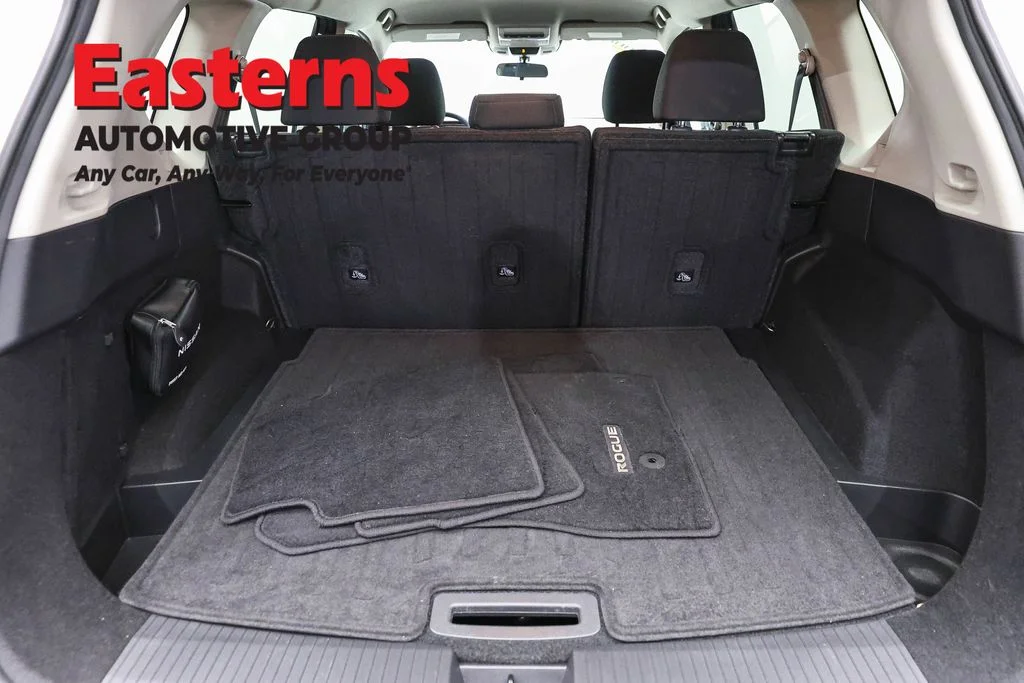 Used 2023 White Nissan S image 9