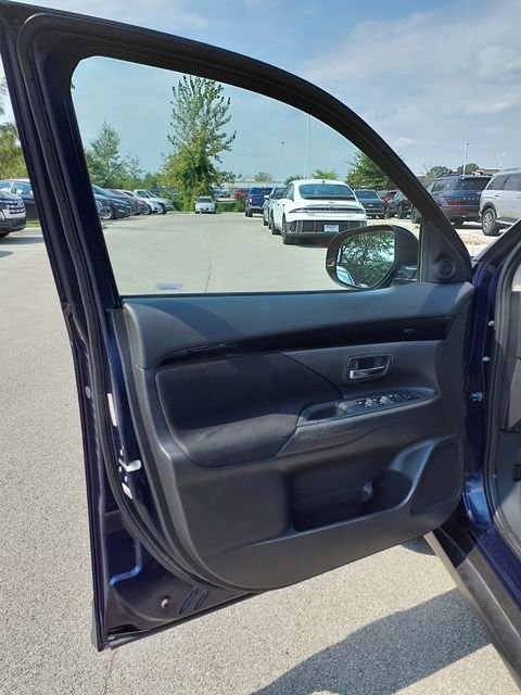 2020 Mitsubishi Outlander ES - Photo 17