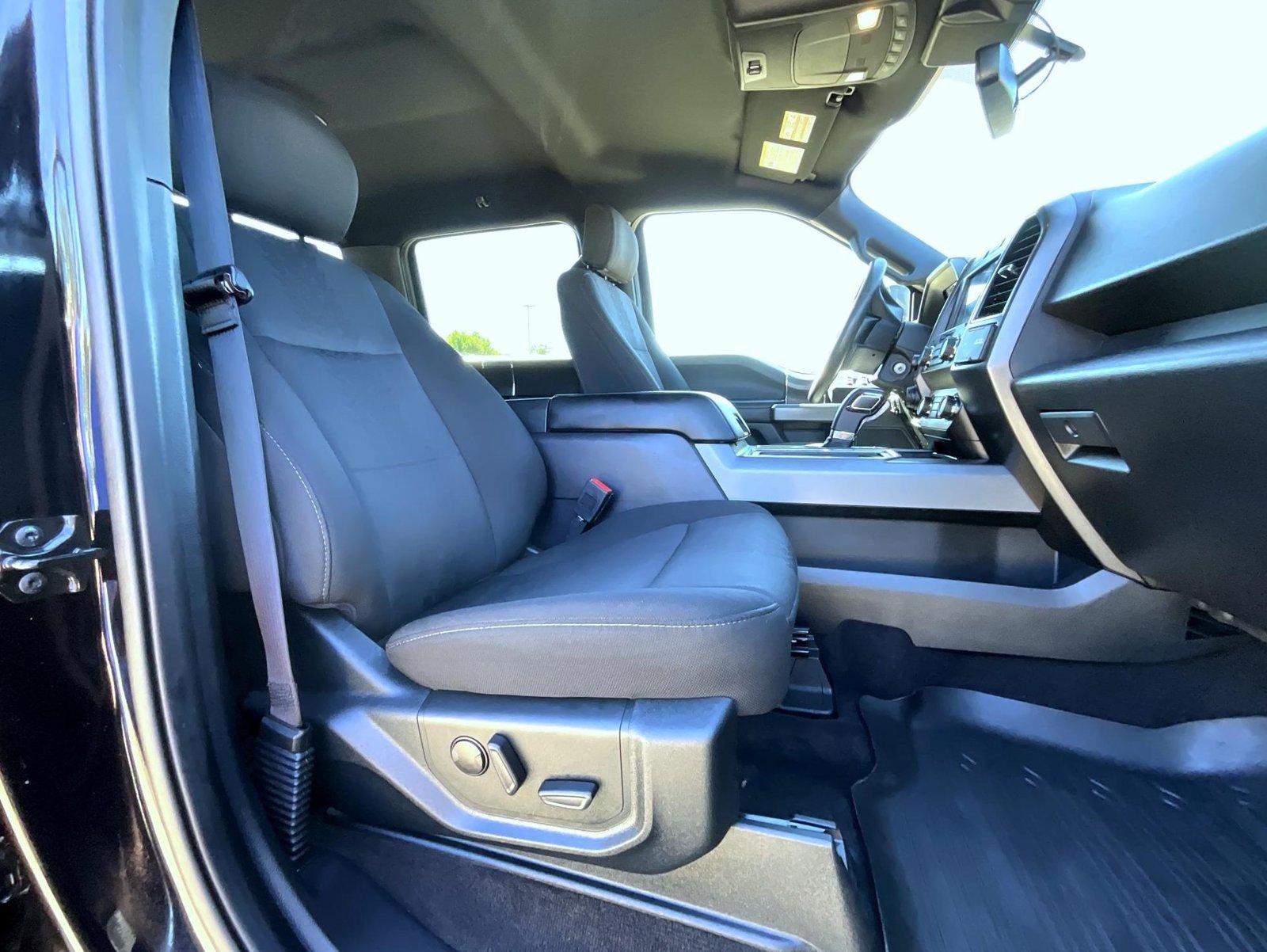 Used 2020 Black Ford XLT image 24