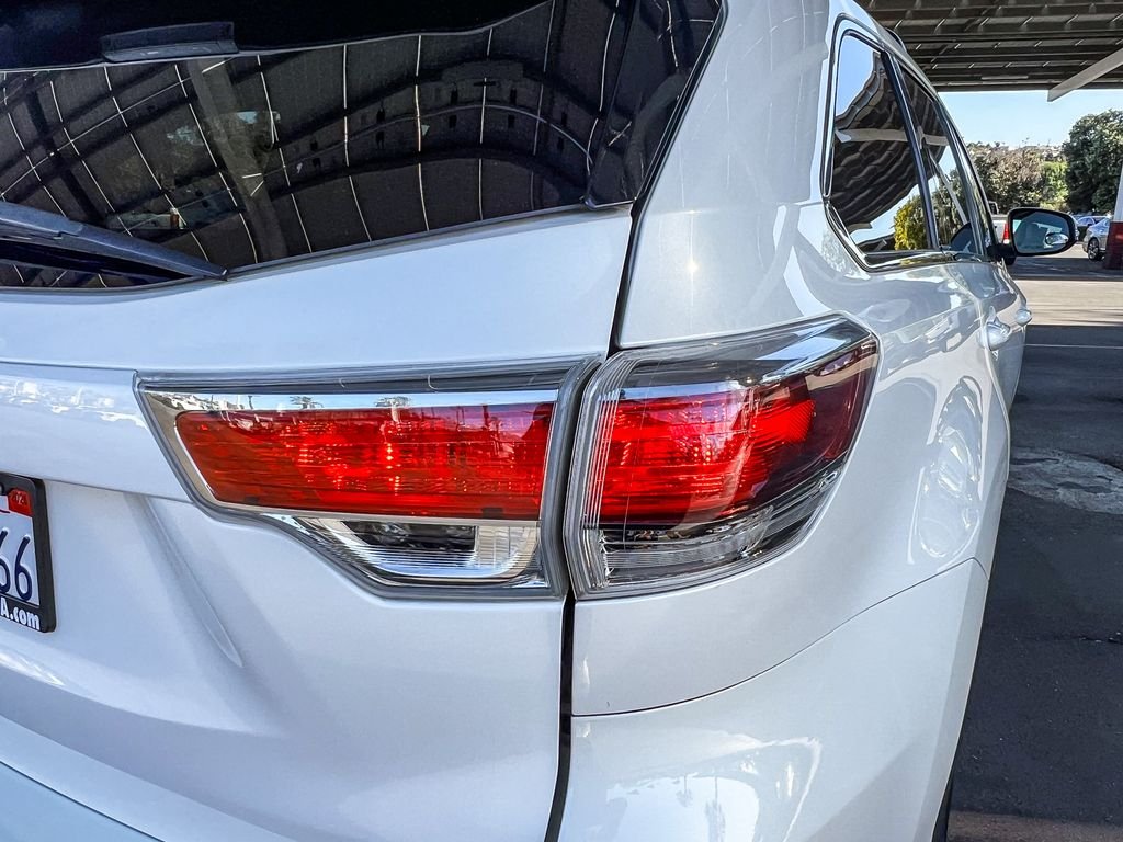 Used 2015 Blizzard Pearl Toyota LE Plus V6 image 8